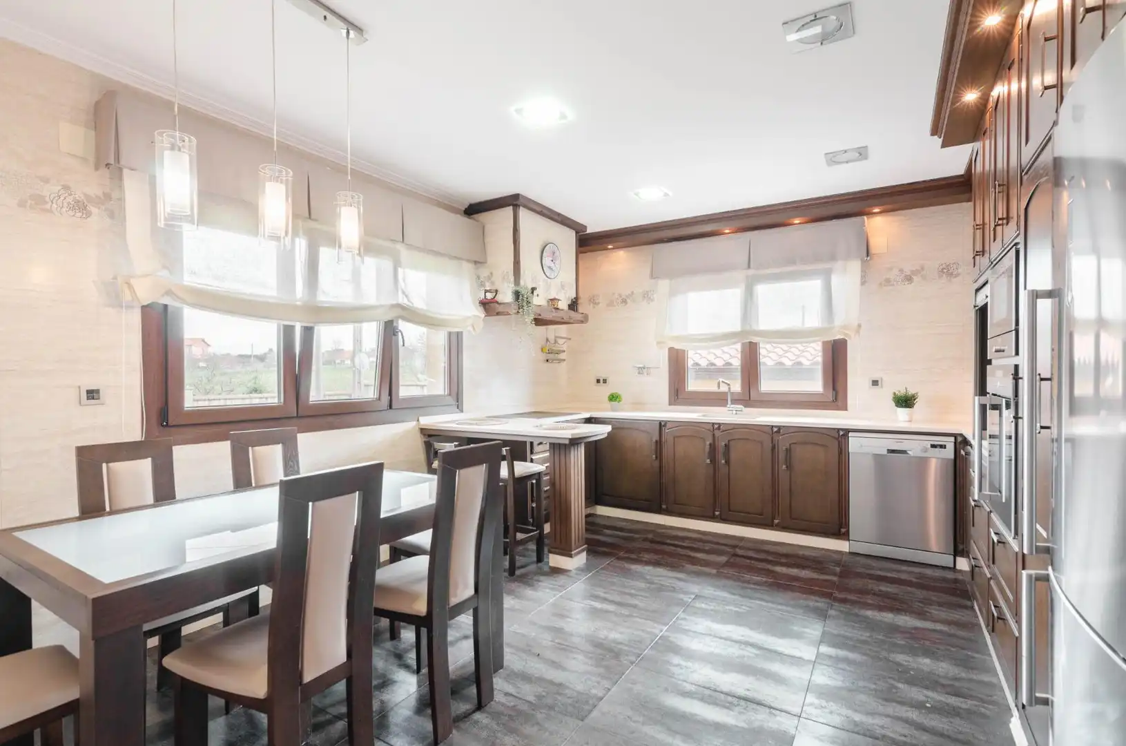 Cocina de Casa o chalet en venta en Santo Adriano con Calefacción, Piscina y Alarma