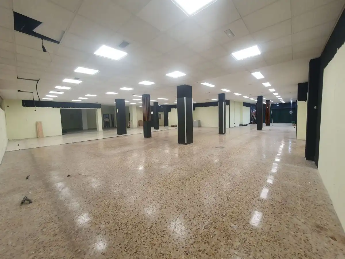 Locale commerciale in affitto a Grado