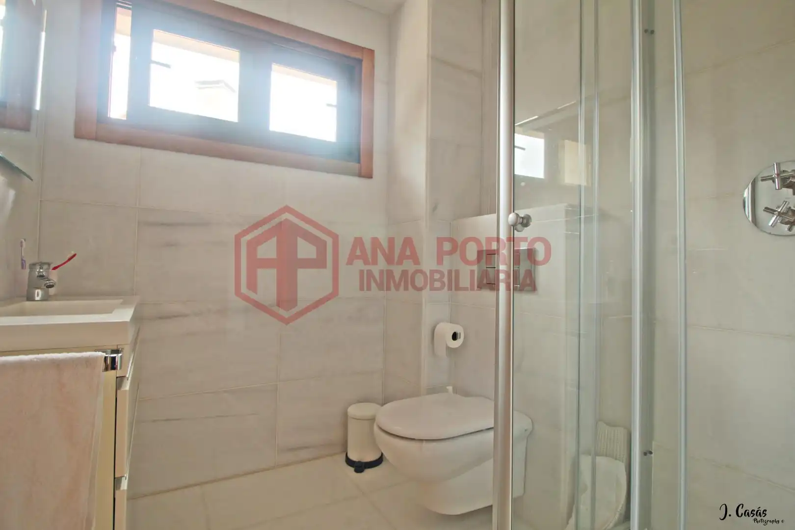 Bany de Casa adosada en venda en O Grove   amb Calefacció, Jardí privat i Parquet