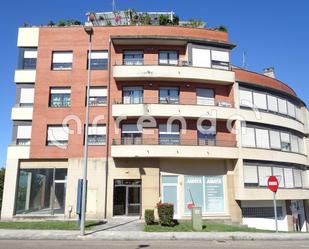 Vista exterior de Pis de lloguer en El Astillero   amb Calefacció, Parquet i Terrassa