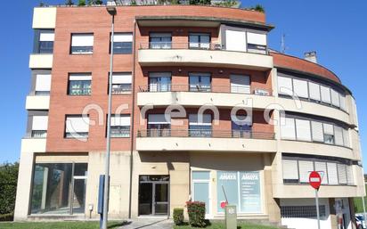 Vista exterior de Pis de lloguer en El Astillero   amb Calefacció, Parquet i Terrassa