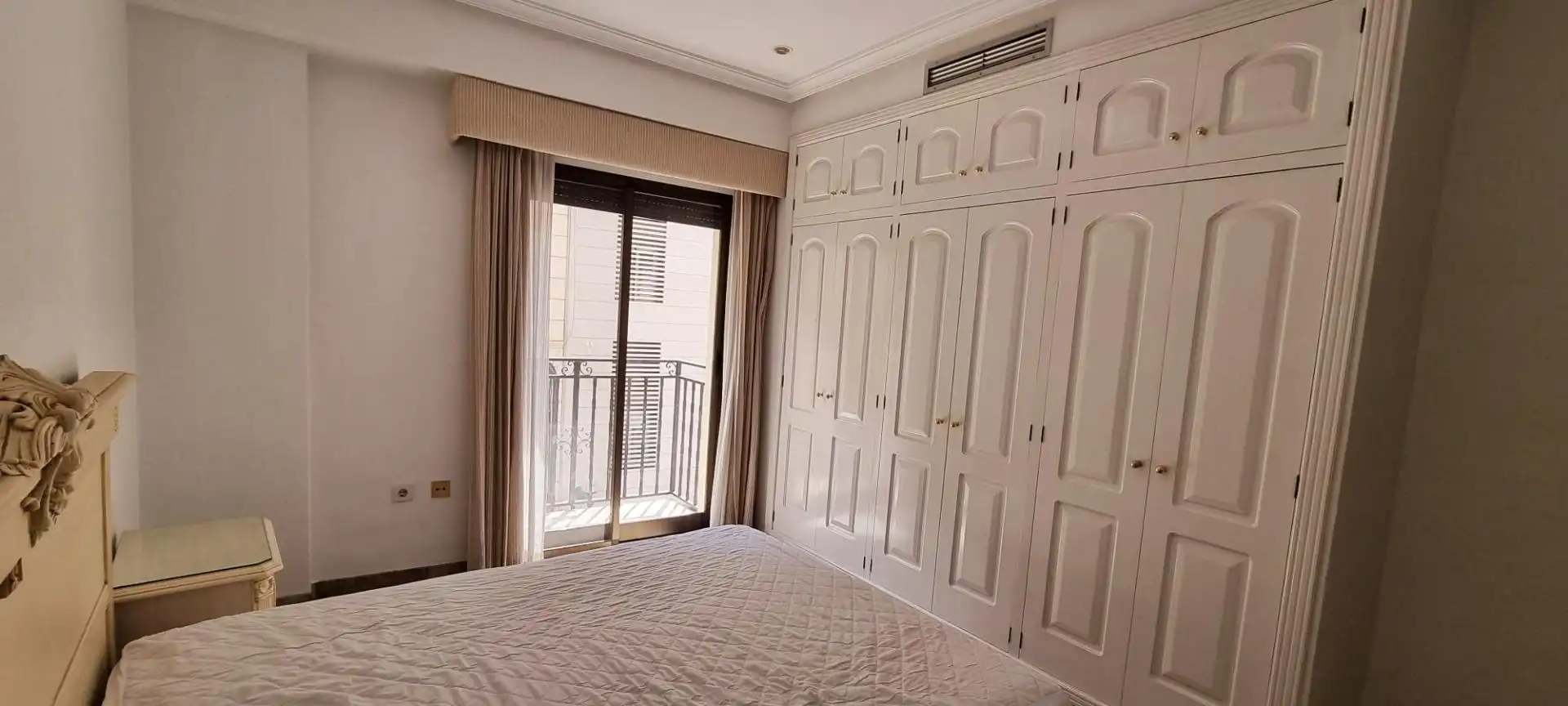 Schlafzimmer von Wohnung zur Miete in Elche / Elx mit Klimaanlage, Terrasse und Möbliert