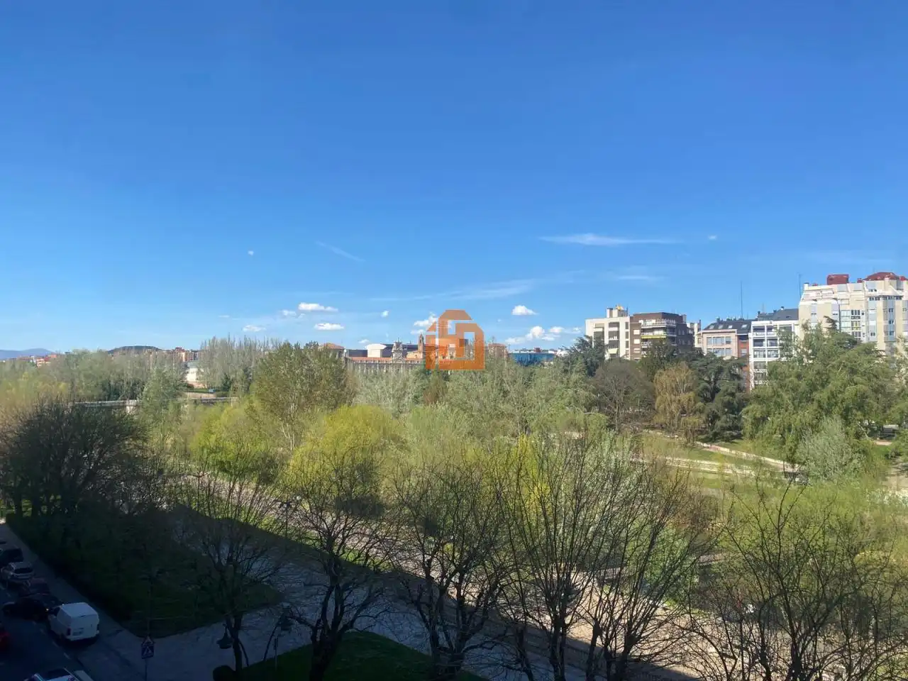 Vista exterior de Pis de lloguer en León Capital  amb Calefacció i Traster