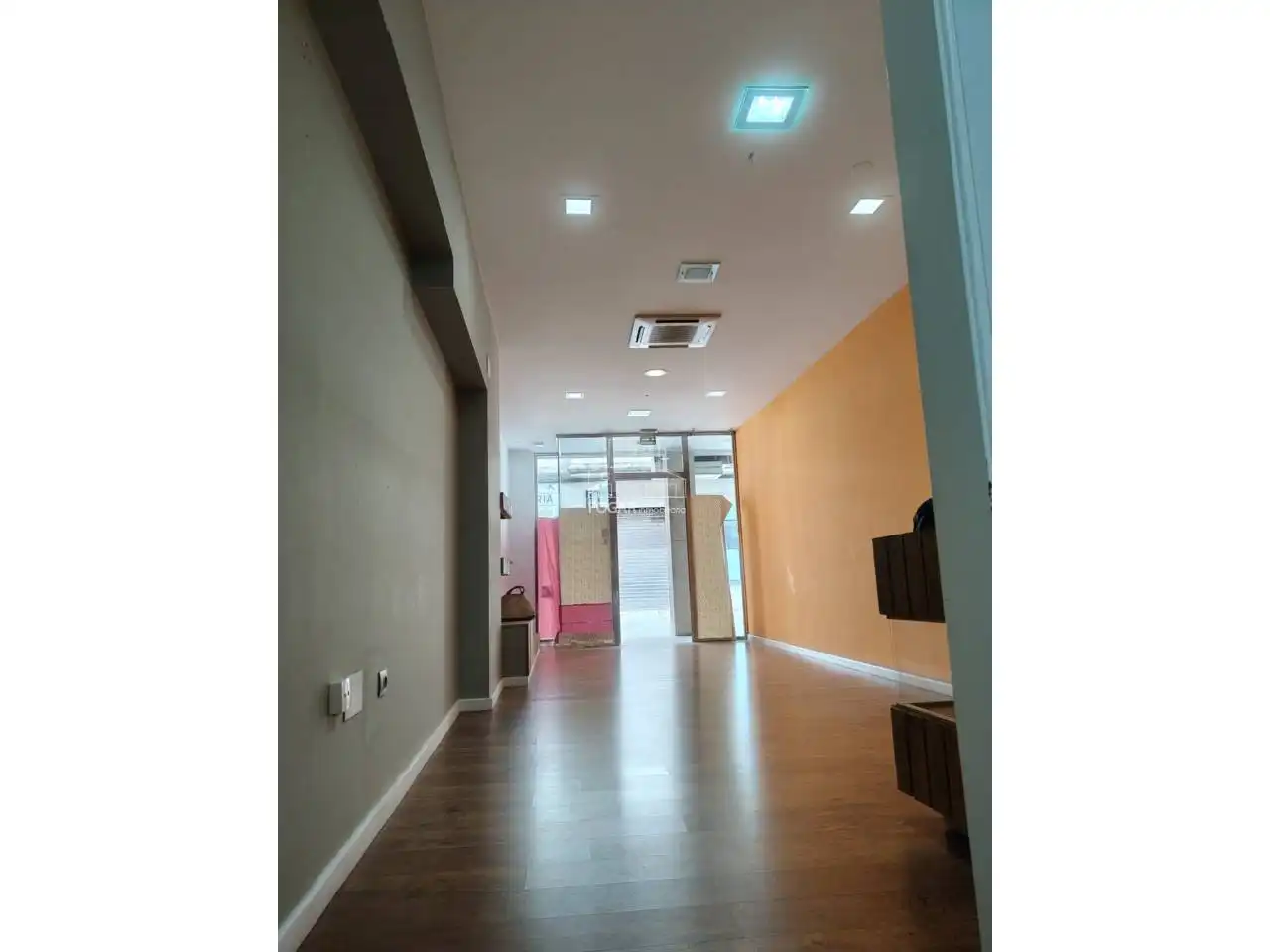 Local comercial de lloguer a Calle Arzobispo Andrade