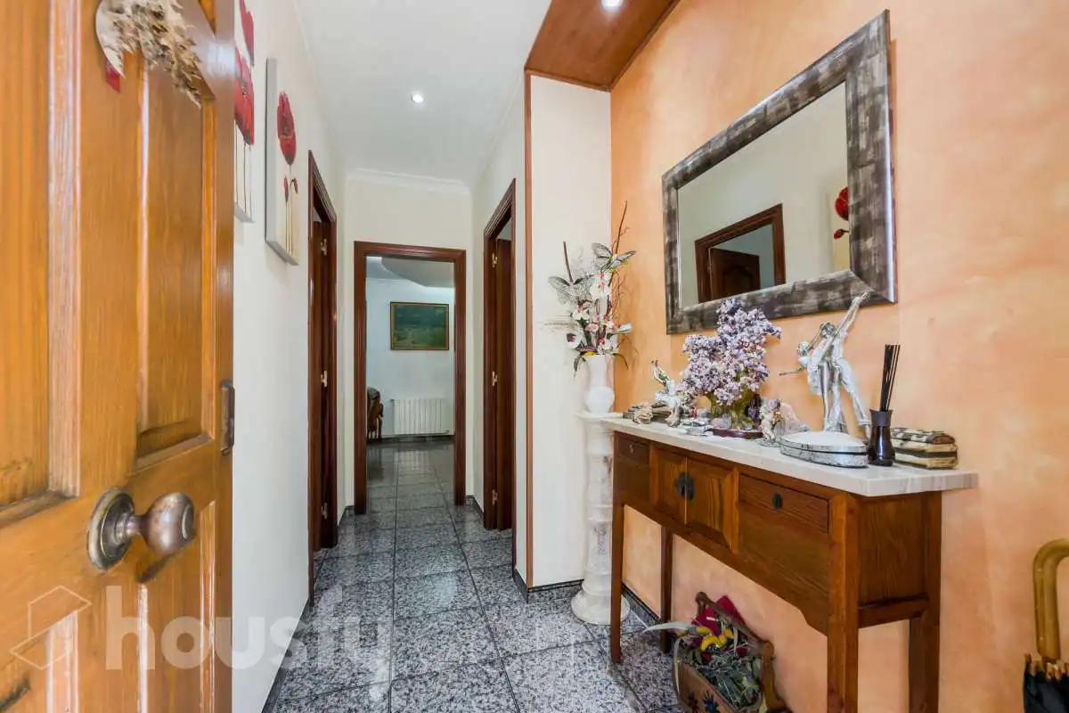 Houses for sale in Santa Coloma de Gramenet  with Air Conditioner, Heating and Private garden
