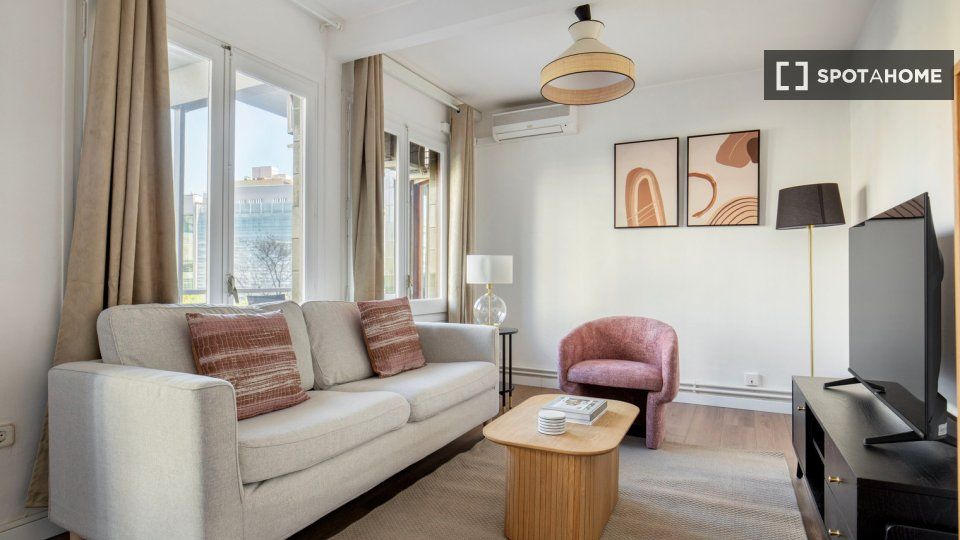 Living room of Flat to rent in  Barcelona Capital  with Air Conditioner, Heating and Furnished