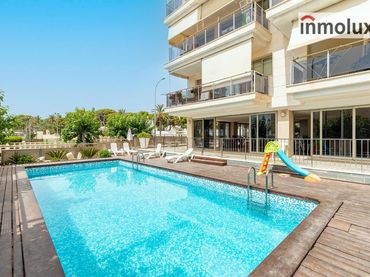 Àtic amb piscina en venda a Calle Tarragona