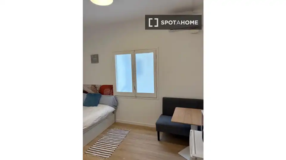 Bedroom of Flat for rent in Barcelona  with Air Conditioner, Heating and Furnished