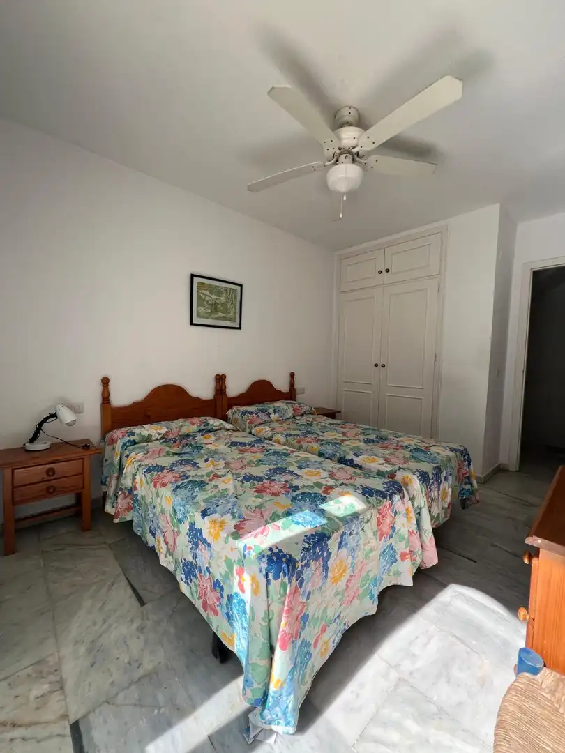 Dormitori de Casa adosada en venda en Fuengirola amb Aire condicionat, Jardí privat i Terrassa