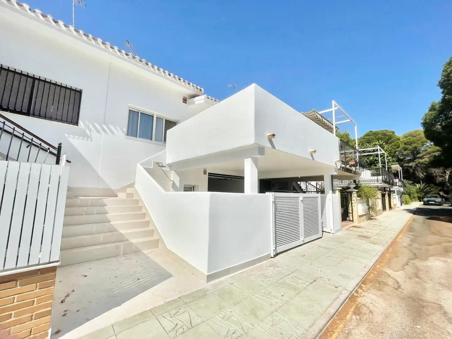 Vista exterior de Casa o xalet de lloguer en Orihuela amb Aire condicionat, Calefacció i Parquet