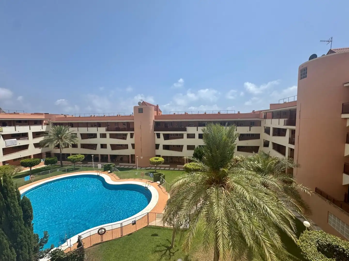 Piscina de Piso en venta en Roquetas de Mar con Jardín privado, Terraza y Piscina comunitaria