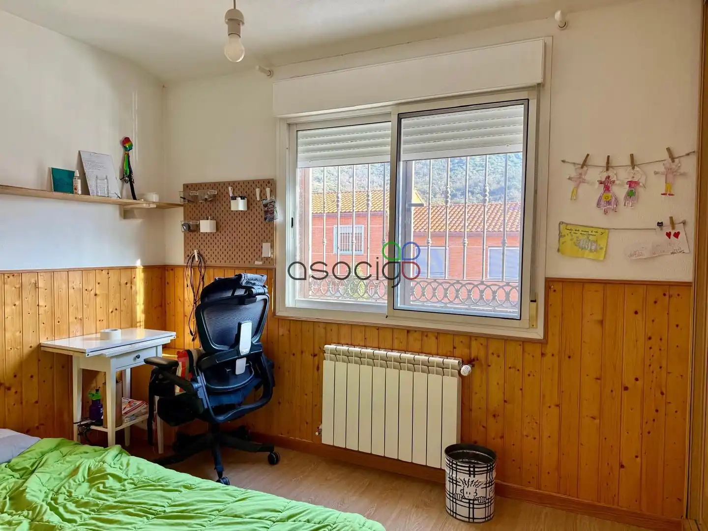 Habitación de Casa adosada en venta en Chiloeches con Calefacción y Jardín privado