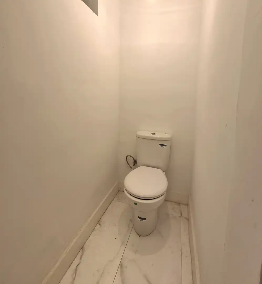 Baño de Local de alquiler en Madrid