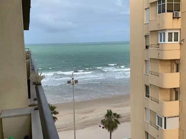 Dormitori de Apartament de lloguer en Cádiz amb Calefacció, Terrassa i Moblat