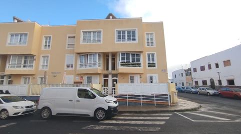 Foto 2 de Piso en venta en Corralejo, La Oliva