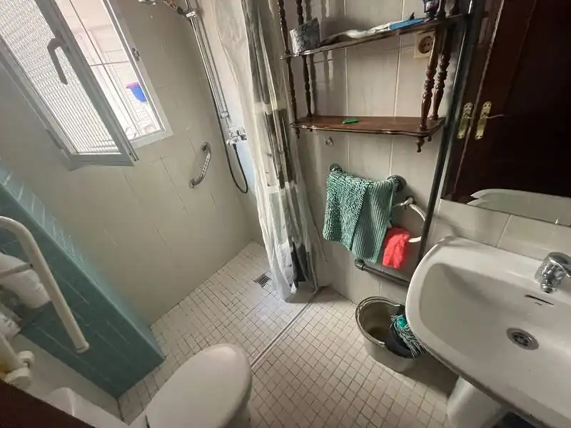 Baño de Planta baja en venta en Madrid con Aire acondicionado, Calefacción y Jardín privado