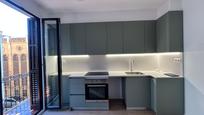 Kitchen of Flat for sale in  Barcelona Capital  with Air Conditioner, Heating and Oven