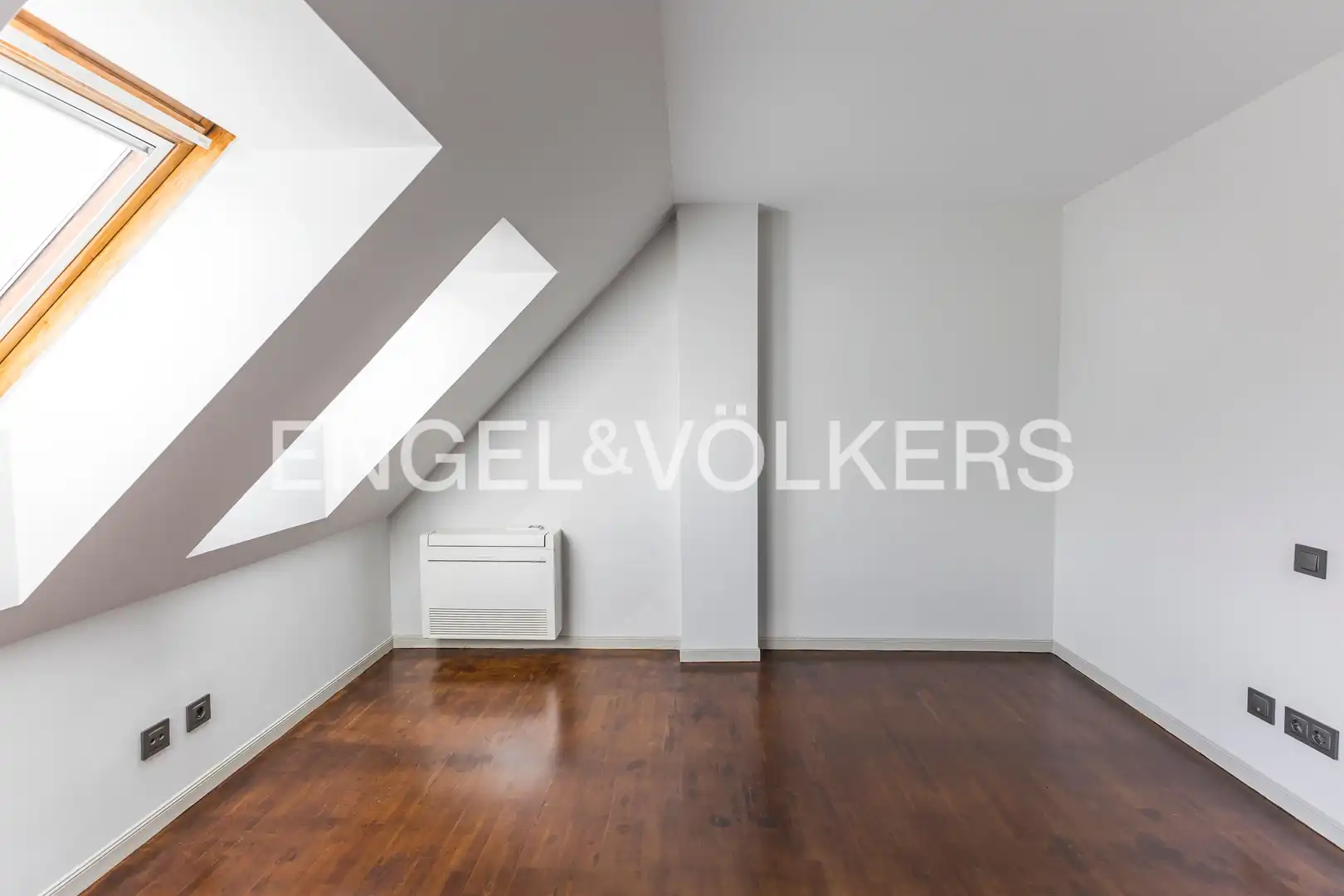 Dormitori de Àtic de lloguer en Madrid amb Aire condicionat, Calefacció i Parquet