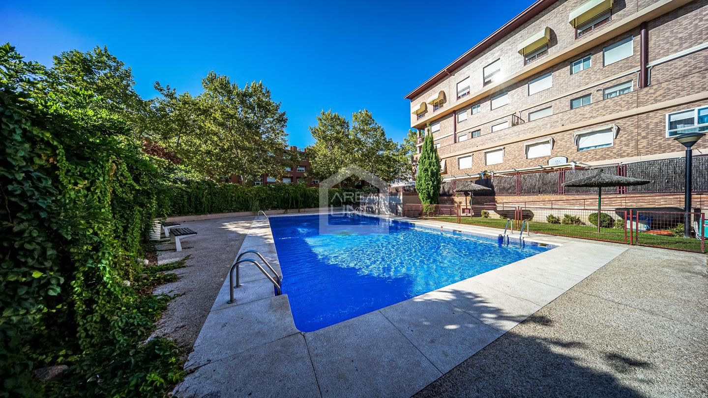 Exterior view of Duplex for sale in Alcorcón  with Air Conditioner, Heating and Terrace