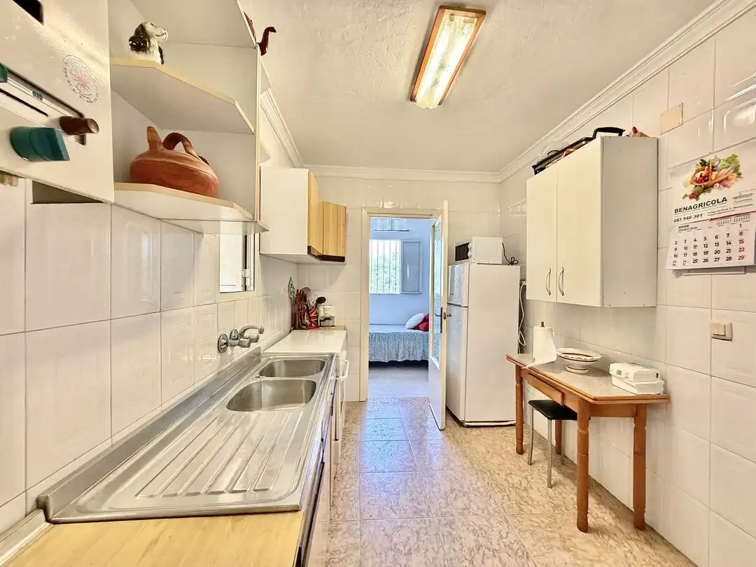 Cuina de Casa o xalet en venda en Benamocarra amb Jardí privat i Moblat
