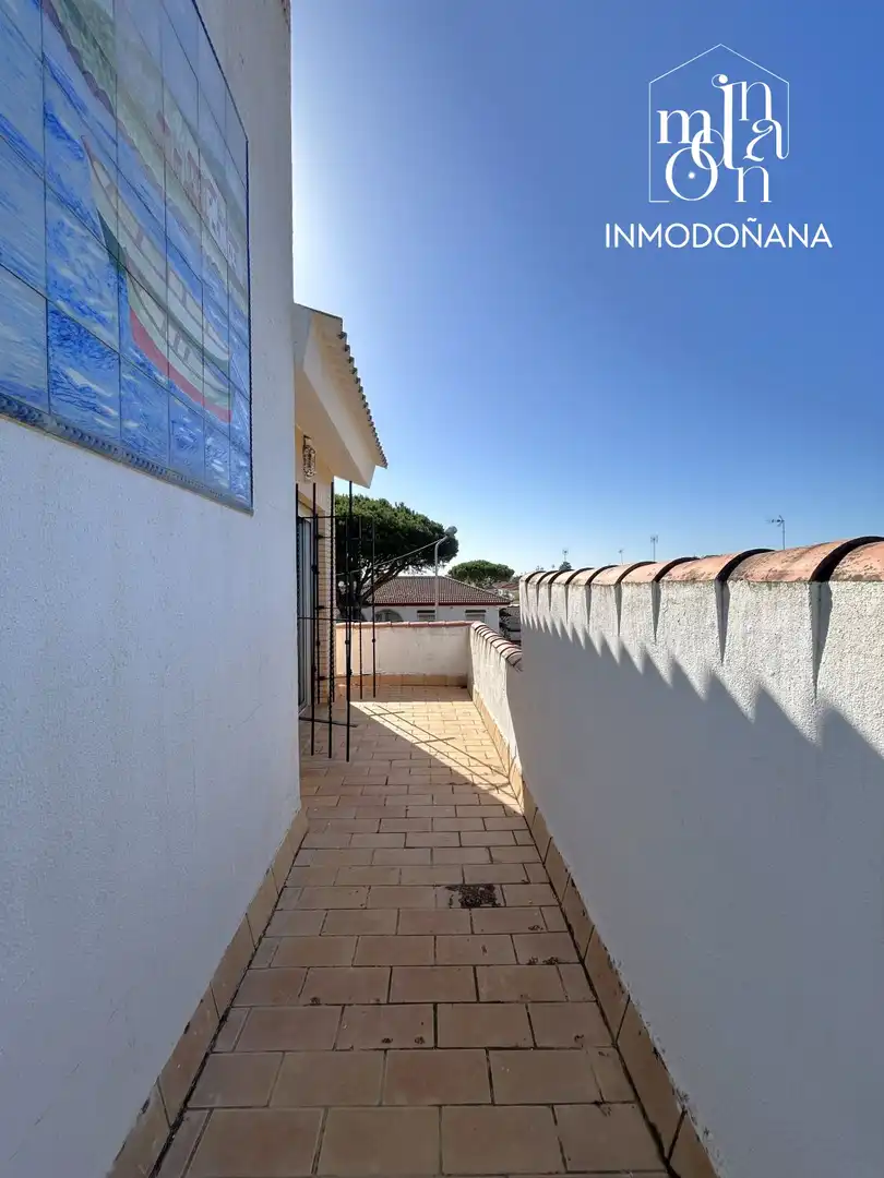Terrassa de Casa o xalet en venda en Almonte amb Jardí privat, Terrassa i Moblat