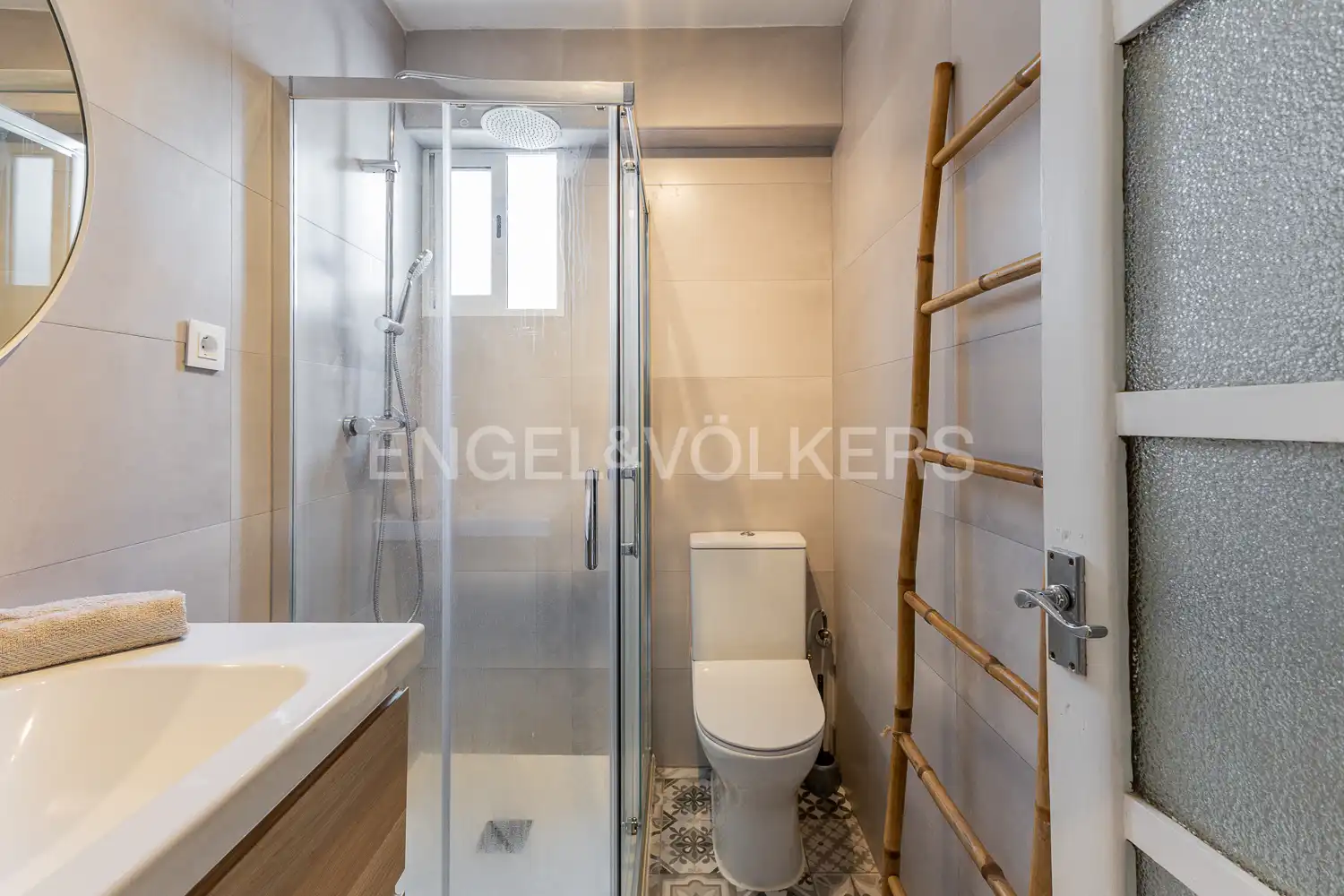 Baño de Piso en venta en Valencia con Calefacción y Balcón