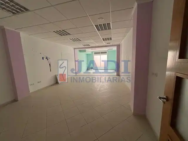 Local comercial de lloguer a Valdepeñas, imagen 2