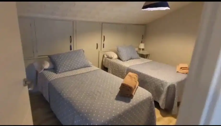 Habitación de Ático de alquiler en Vegadeo con Calefacción, Terraza y Amueblado