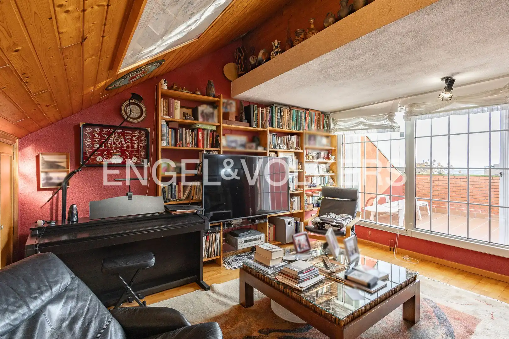 Sala d'estar de Casa o xalet en venda en Esplugues de Llobregat amb Aire condicionat, Calefacció i Jardí privat