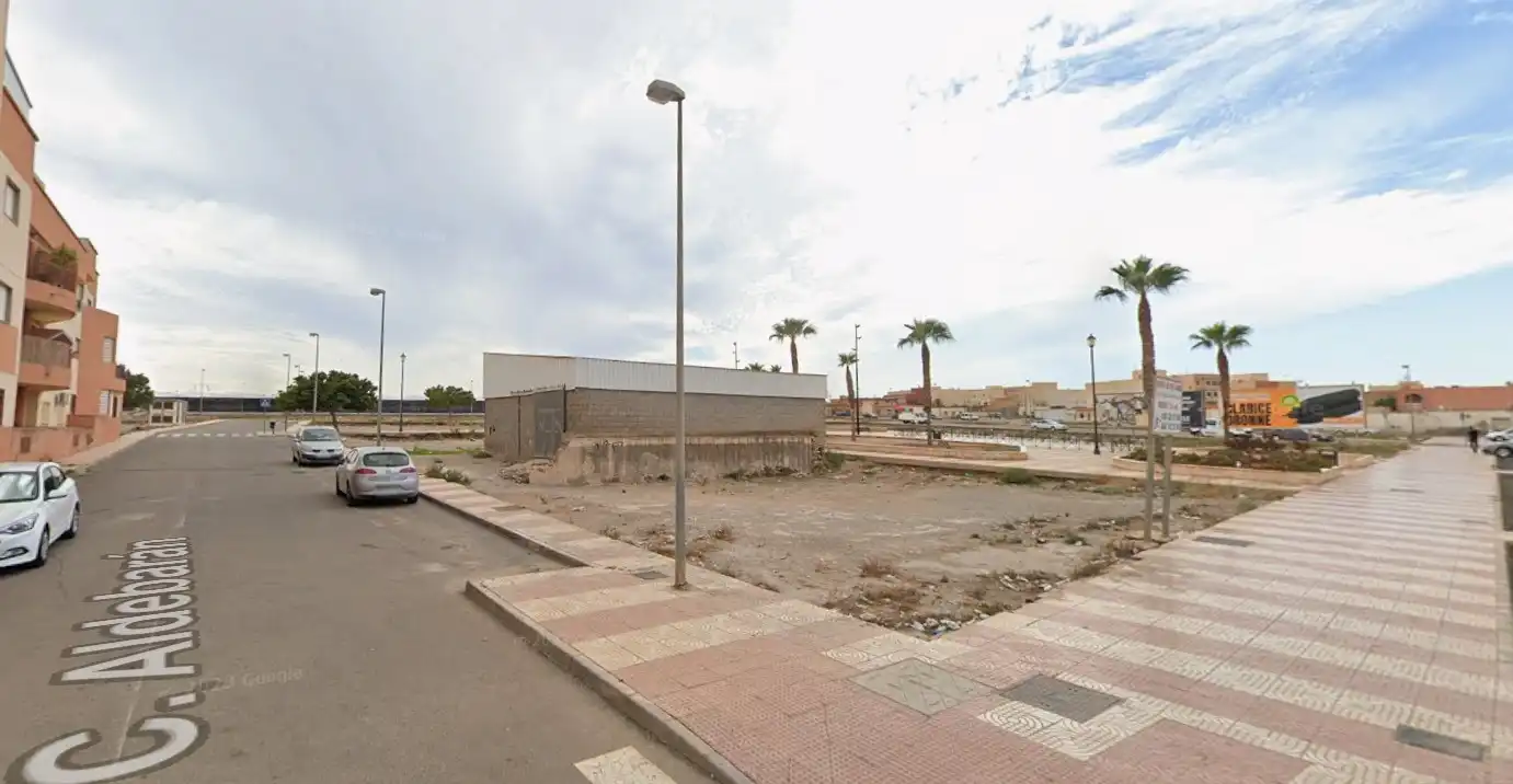 Wohnbaugrundstück zum Verkauf in Calle Aldebarán 2, imagen 2