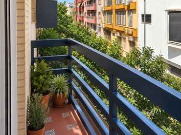 Piso con balcón en venta en Nervión