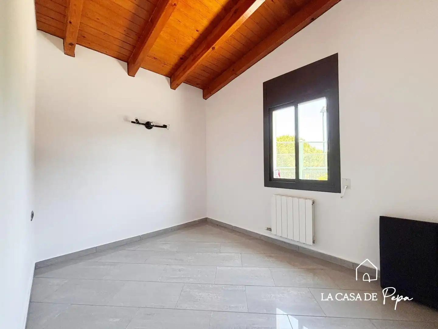 Schlafzimmer von Haus oder Chalet zum Verkauf in Begues mit Heizung und Schwimmbad