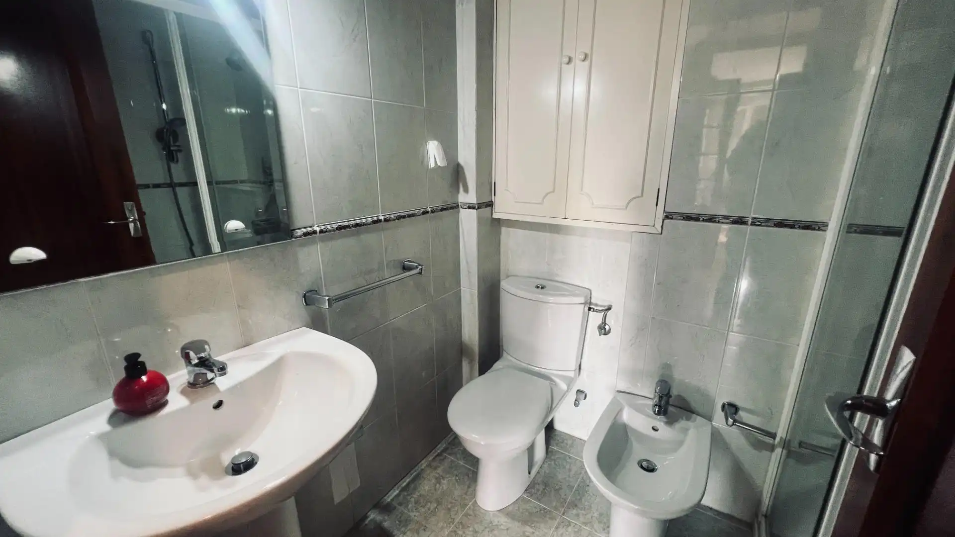 Badezimmer von Wohnung zum Verkauf in Castellón de la Plana / Castelló de la Plana mit Parkett und Balkon