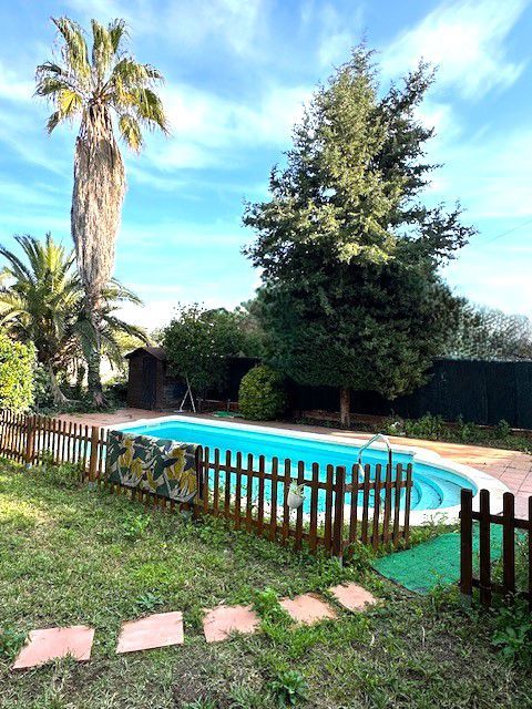 Piscina de Casa o xalet en venda en Sant Boi de Llobregat amb Calefacció, Jardí privat i Traster