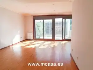 Casa adosada en venda en Vigo  amb Calefacció, Jardí privat i Terrassa