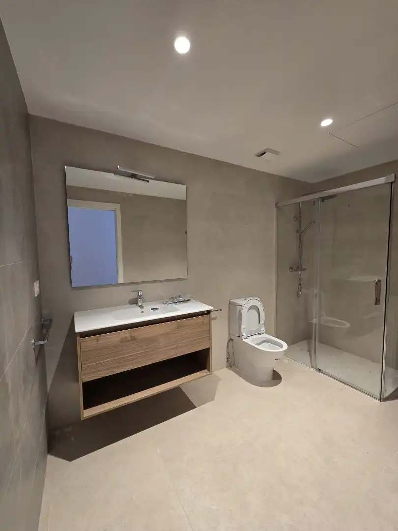 Bathroom of Flat for share in Lleida  with Air Conditioner, Heating and Terrace