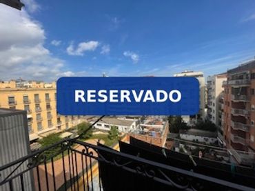 Piso con balcón en venta en Eixample