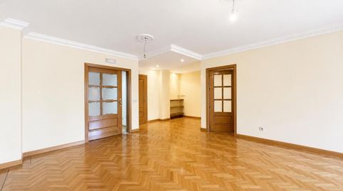 Photo 5 of Flat for rent in Calle de Sangenjo, La Paz, Madrid Capital