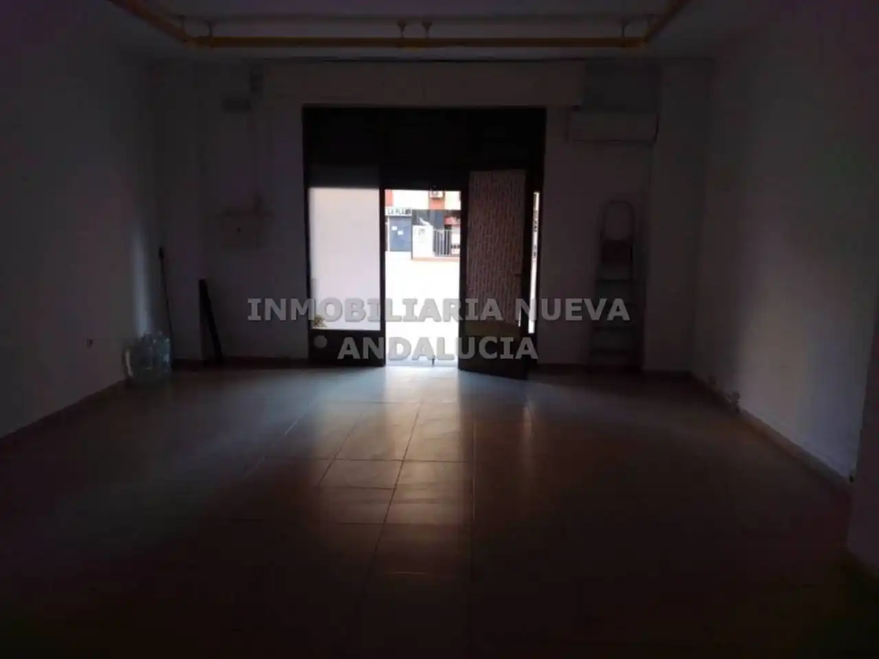 Local de alquiler en Nueva Andalucía