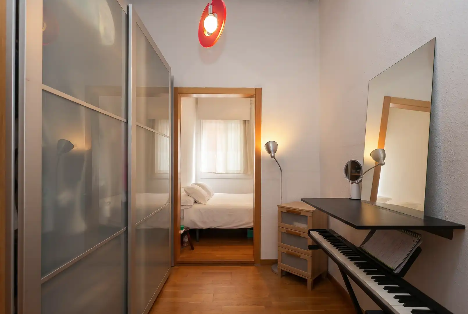 Bedroom of Flat for sale in Barcelona