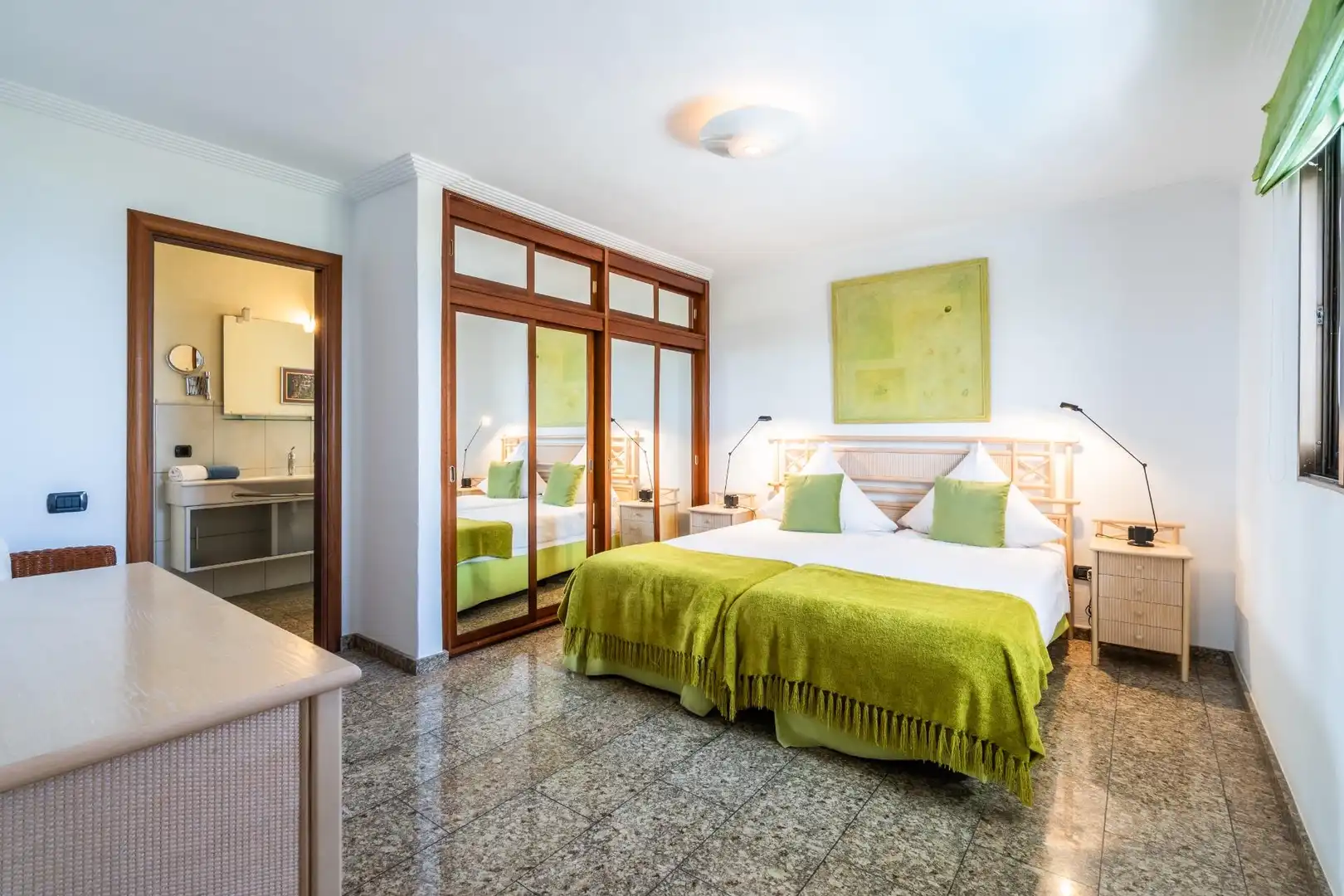 Dormitori de Casa o xalet en venda en Guía de Isora amb Aire condicionat, Jardí privat i Terrassa