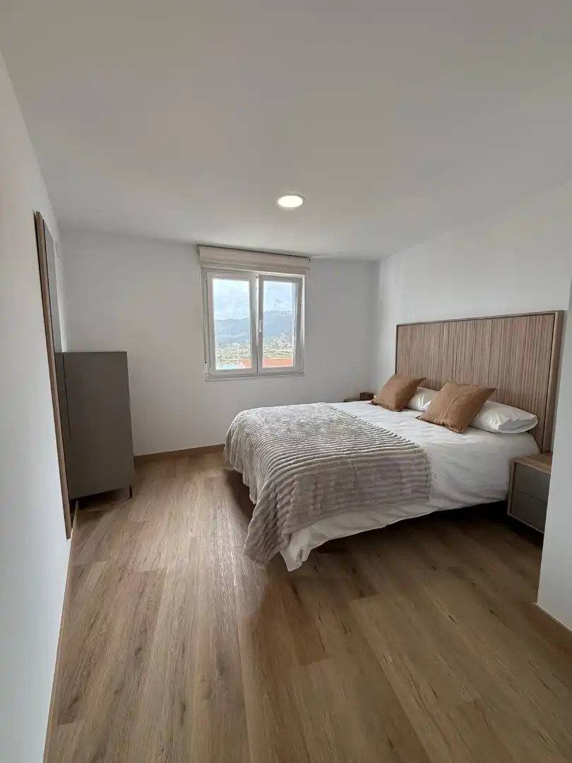 Bedroom of Flat for rent in Camariñas  with Heating, Parquet flooring and Furnished