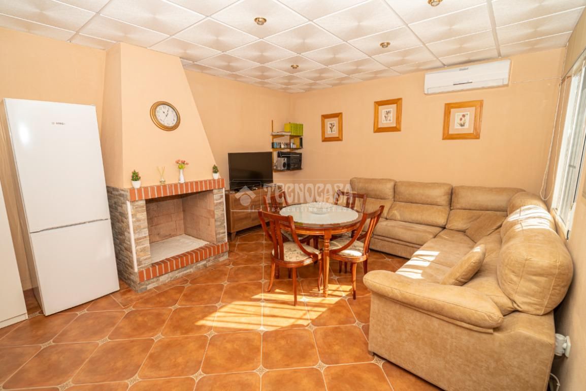 Sala d'estar de Finca rústica en venda en Linares amb Aire condicionat, Calefacció i Terrassa