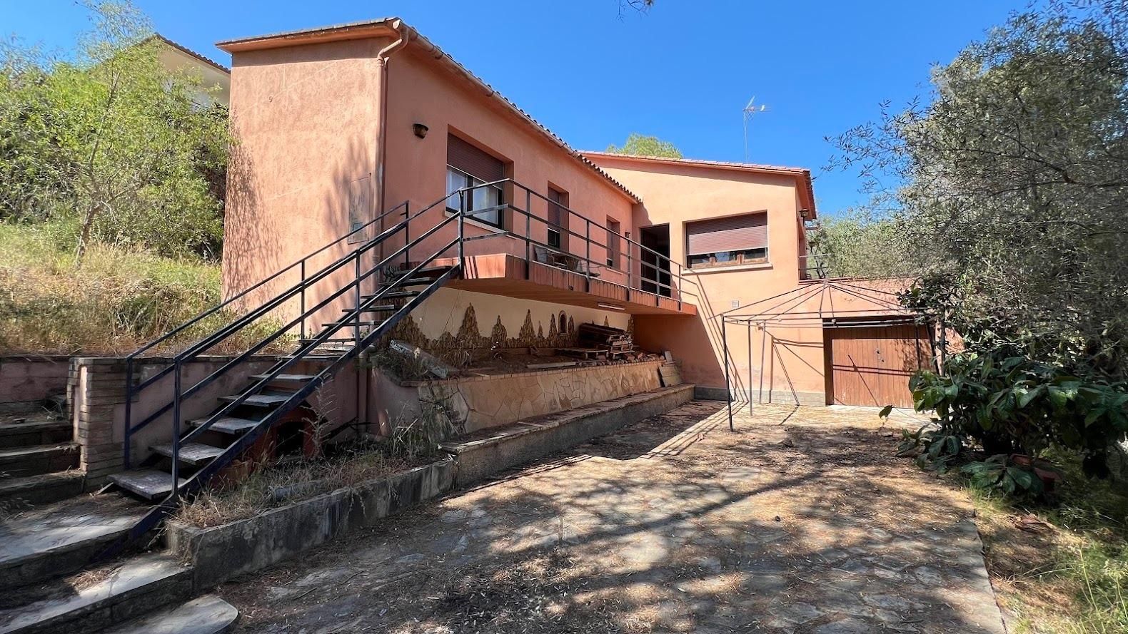 Vista exterior de Casa o xalet en venda en Olesa de Bonesvalls amb Jardí privat i Terrassa