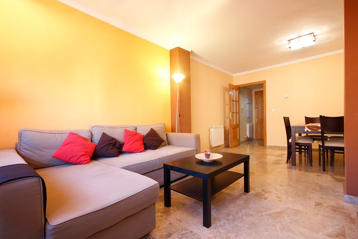 Living room of Flat to rent in  Granada Capital  with Air Conditioner, Heating and Swimming Pool