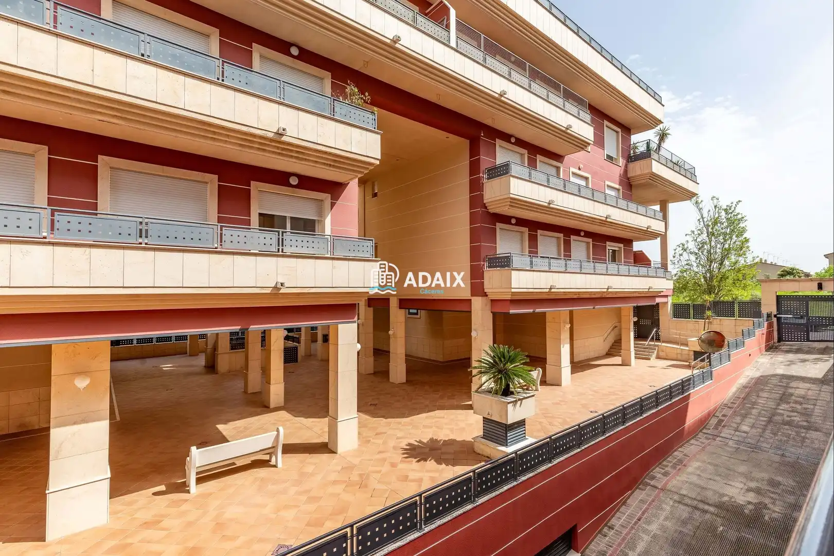 Vista exterior de Piso en venta en Cáceres con Aire acondicionado, Calefacción y Terraza