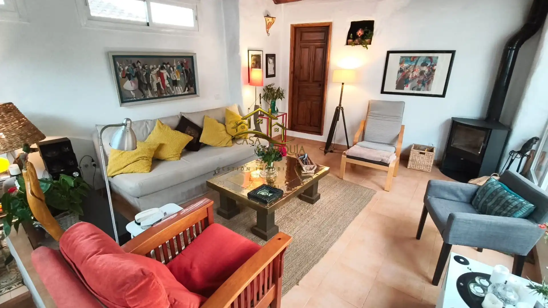 Sala d'estar de Finca rústica en venda en Alfarnate amb Piscina i Moblat