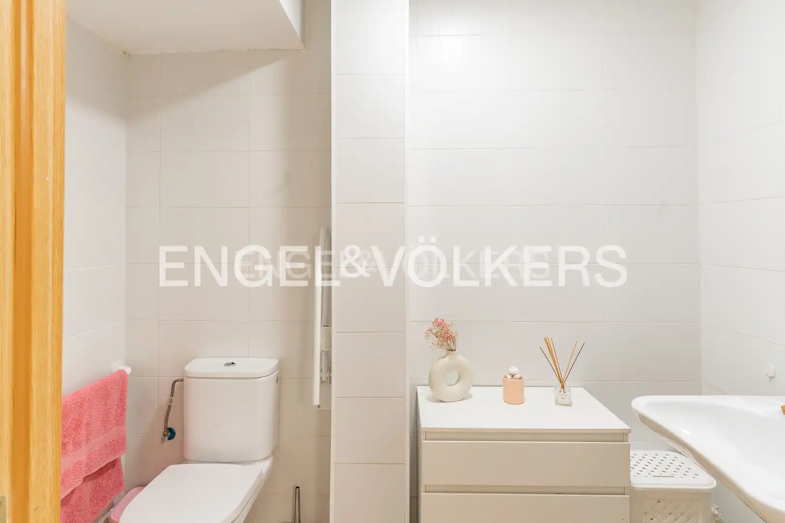 Badezimmer von Wohnung zum Verkauf in Calella mit Klimaanlage und Heizung