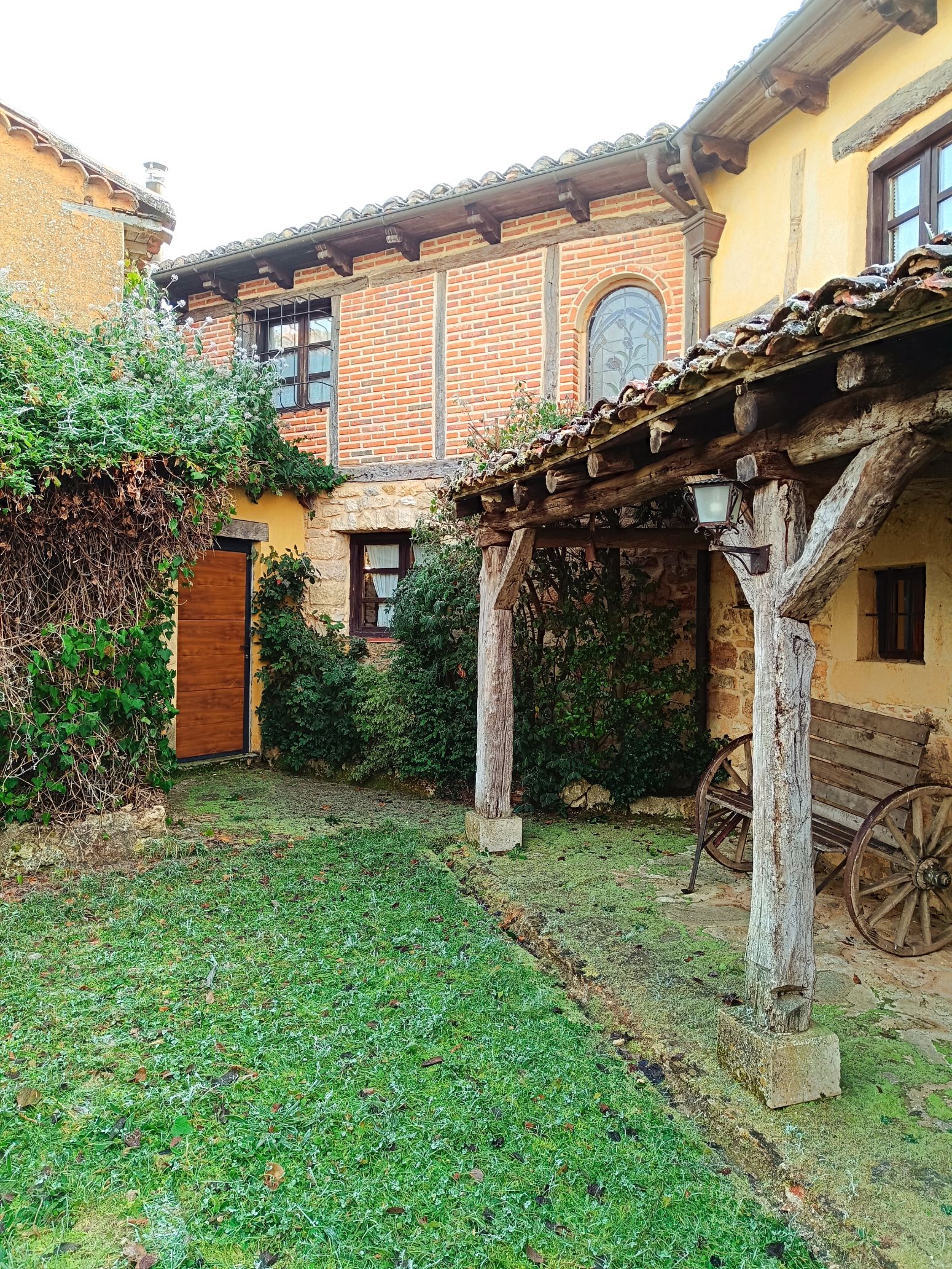 Vista exterior de Casa o xalet en venda en Aguilar de Campoo amb Jardí privat