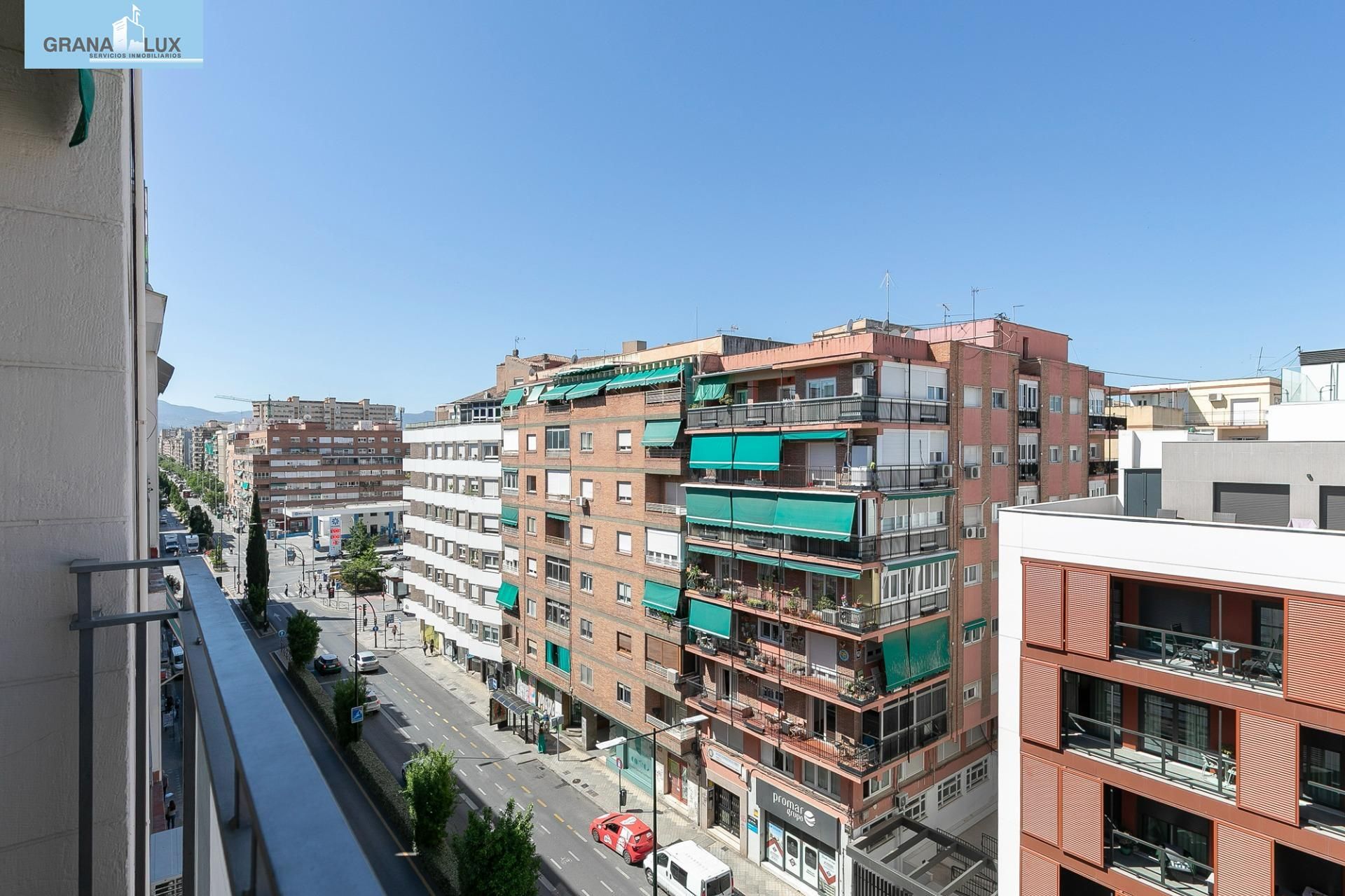 Vista exterior de Pis en venda en  Granada Capital amb Calefacció, Terrassa i Balcó